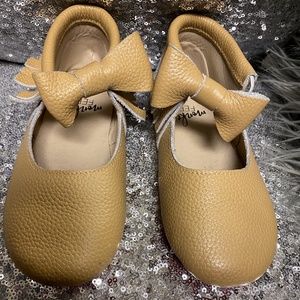 Tan "Red Bottom" Monkey Feet (4-5Y)